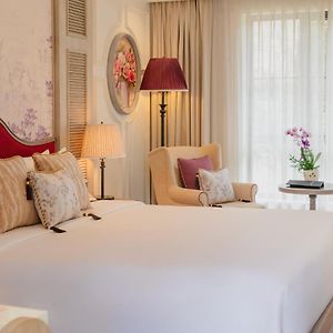 Deluxe Holywood Room